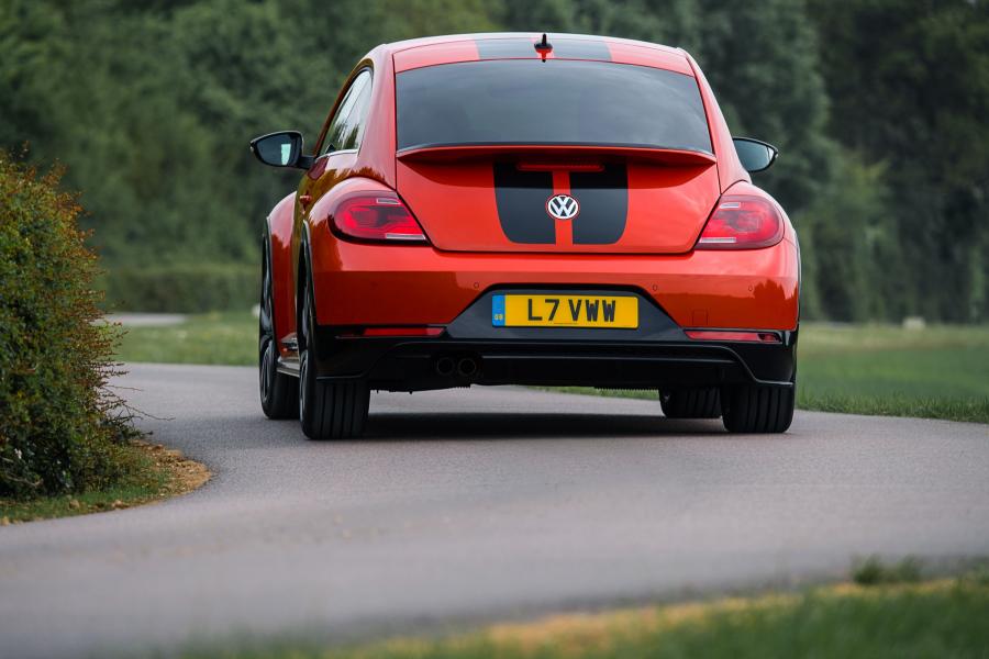  Volkswagen Beetle R-Line 2017 года  (UK) (фото 30 из 31)